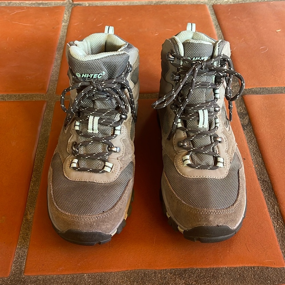 Hi-Tec hiking boots size 8